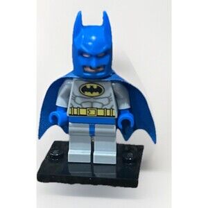 LEGO Batman Minifigure Light Bluish Gray/Yellow & Royal Blue Belt w Stand SH0111